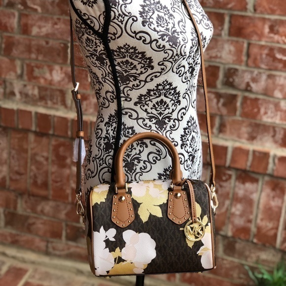 Michael kors aria studded crossbody/satchel bag - Picture 1 of 8